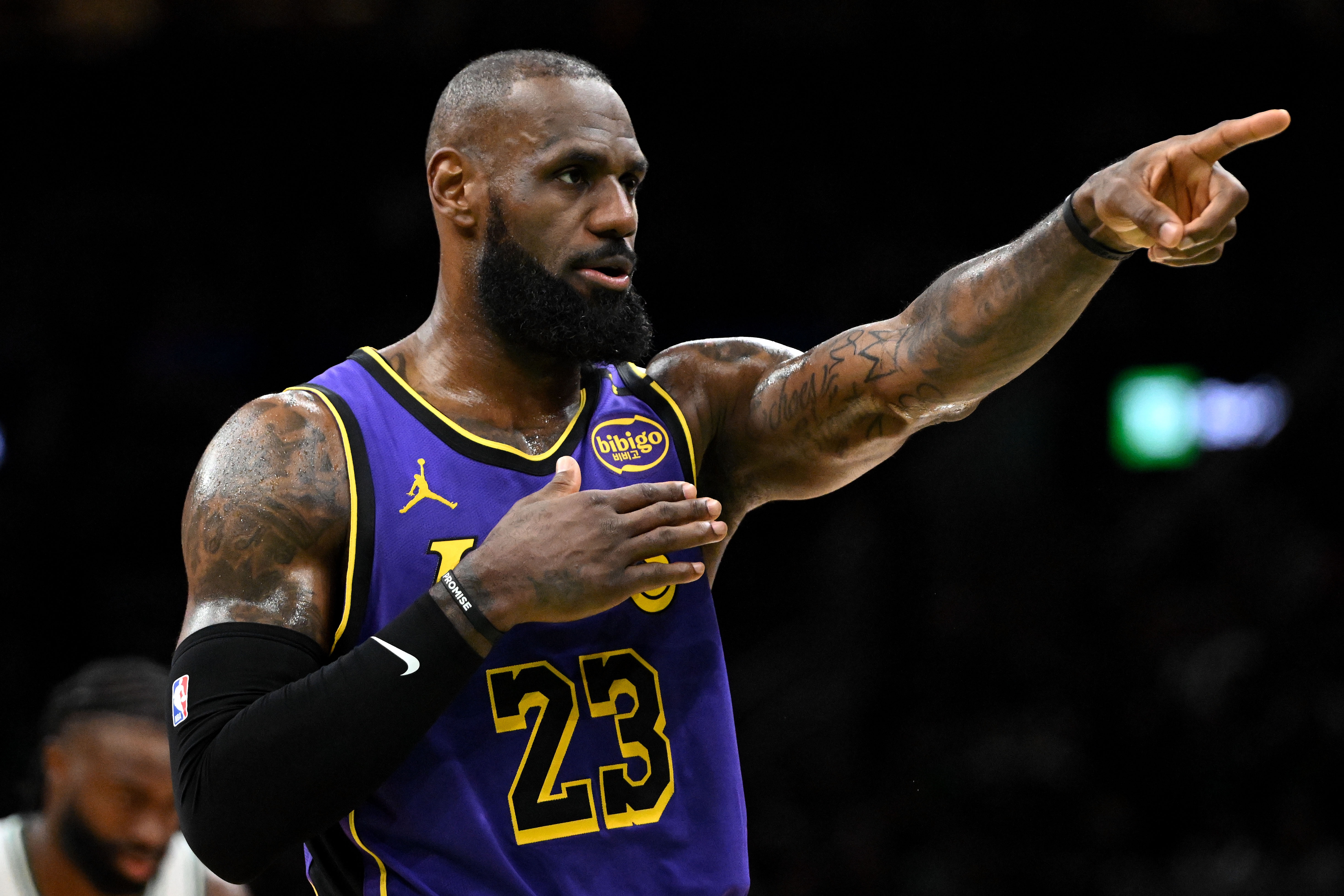 萧华谈詹姆斯与A-史密斯交锋:其他项目都互吹 NBA却总有这种争论
